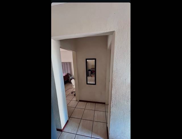2 BEDROOM APARTMENT FOR SALE IN KEMPTON PARK CENTRAL